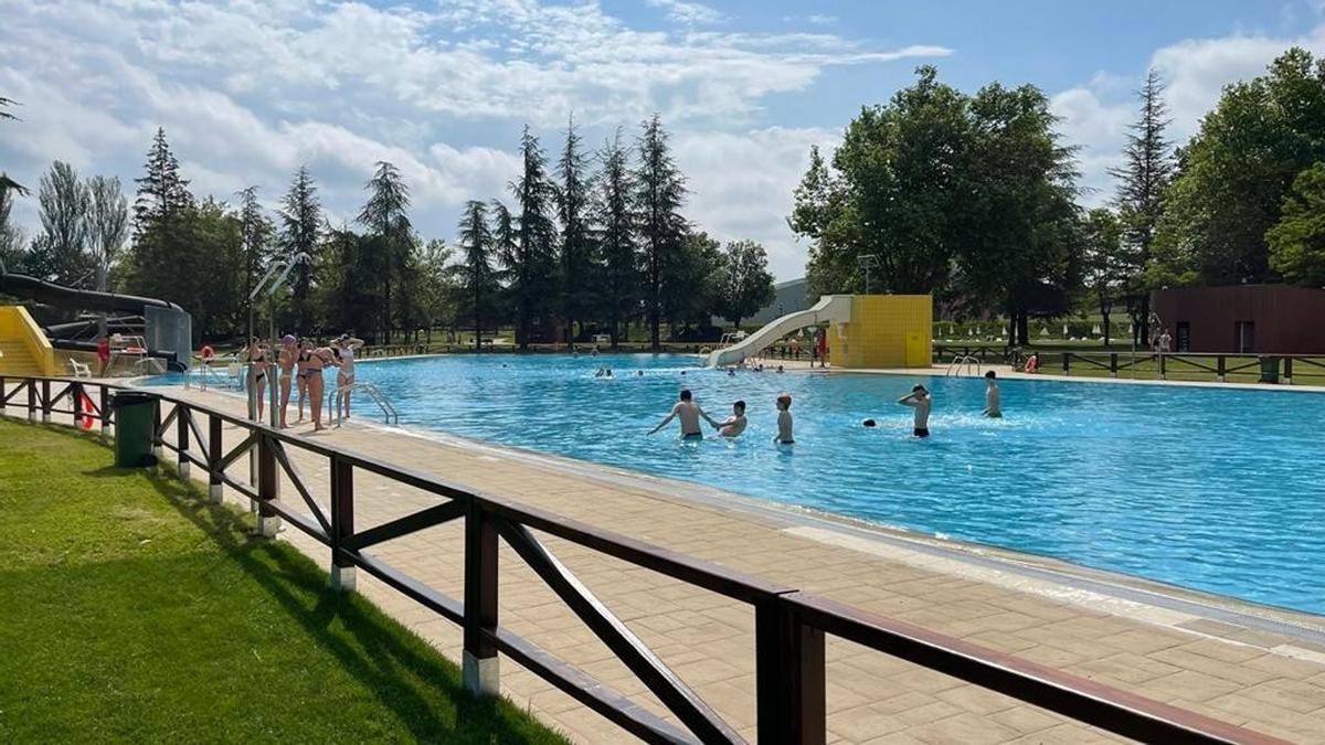 Gasteizko udal igerilekuek 176.300 erabiltzaile izan dituzte lehen hilabetean.