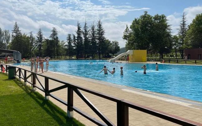 Gasteizko udal igerilekuek 176.300 erabiltzaile izan dituzte lehen hilabetean.