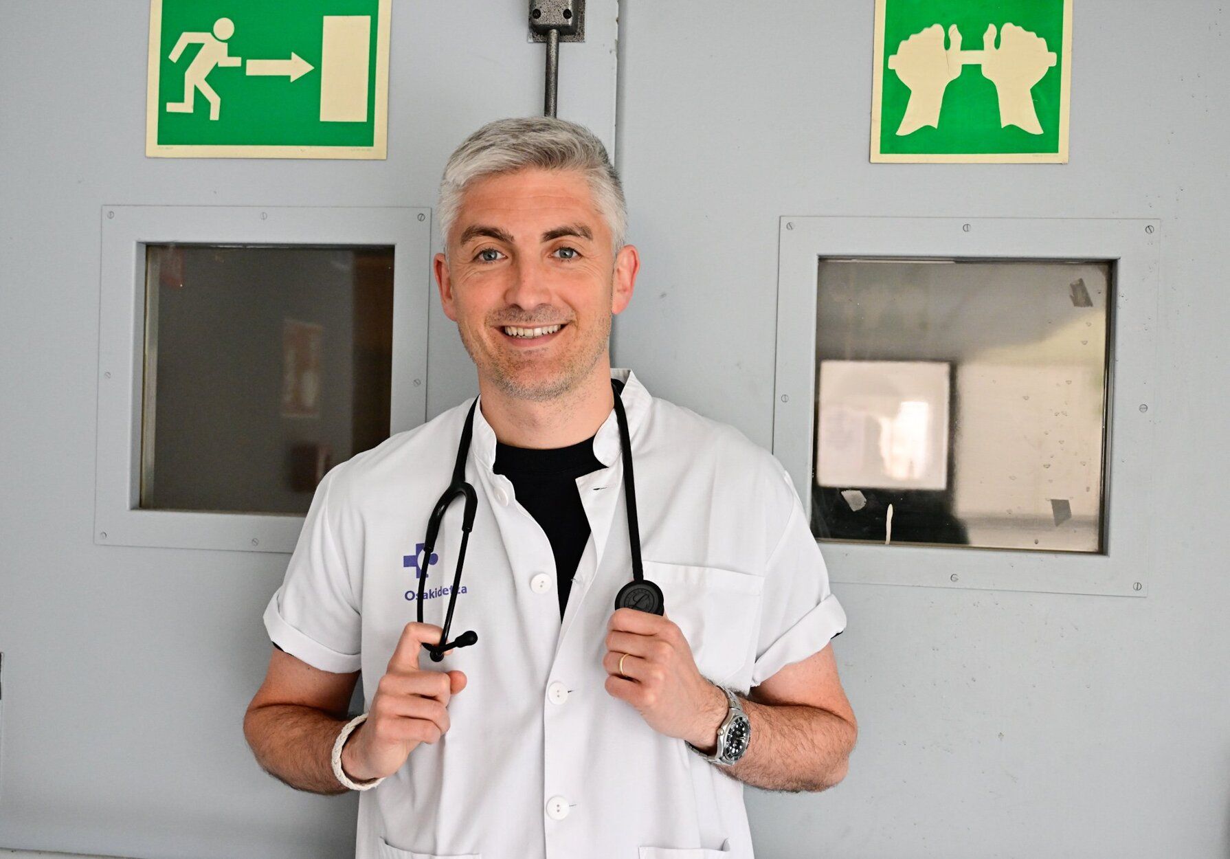 "Las inquietudes de los personajes pueden decir mucho del sistema hospitalario”, expone el autor de 'La enfermera'.