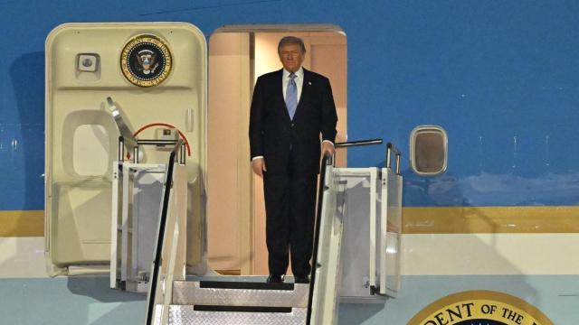El presidente de EE.UU., Donald Trump, a bordo del Air Force One