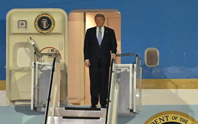 El presidente de EE.UU., Donald Trump, a bordo del Air Force One