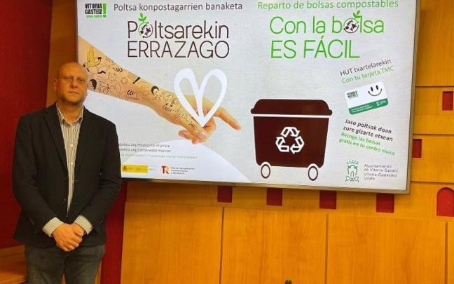 Hondakin organikoak birziklatzeko 1,3 milioi poltsa konpostagarri banatuko ditu doan Gasteizko Udalak.