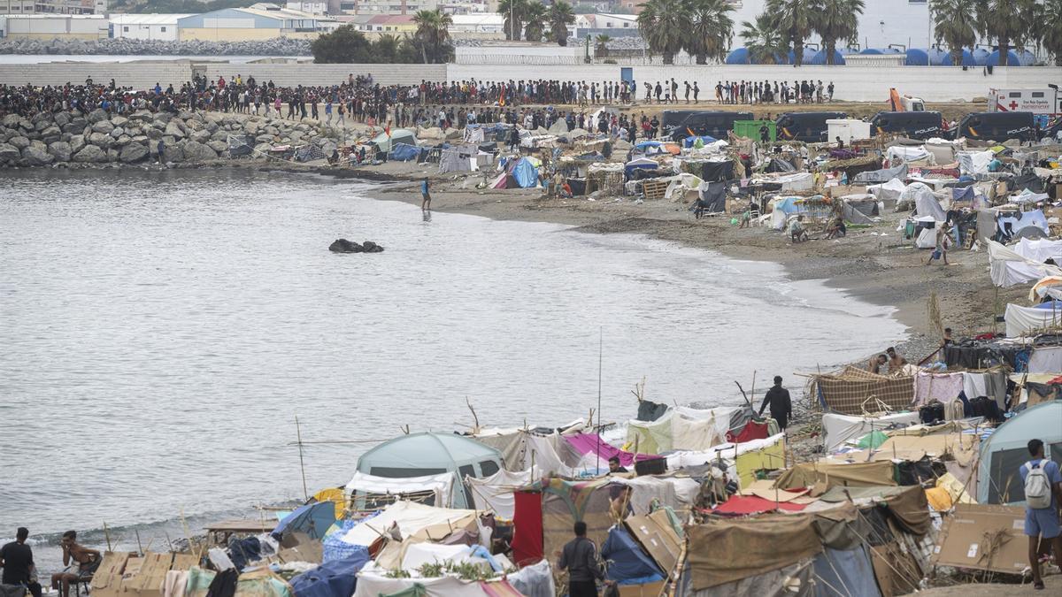 Imágenes de Ceuta un mes después de la entrada masiva de migrantes.