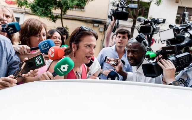 La exconcejal socialista Leire Díez a su salida de la sede del PSOE en Ferraz.