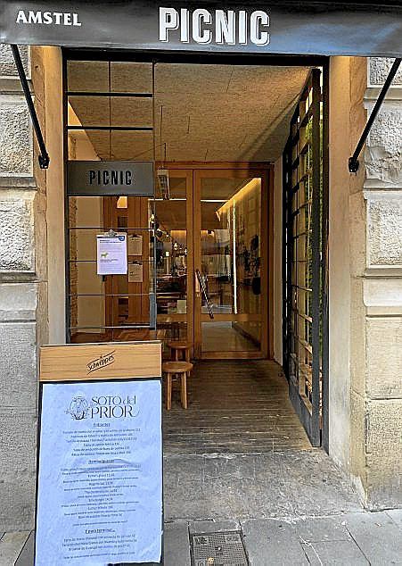 La entrada del establecimiento, en la calle San Nicolás.