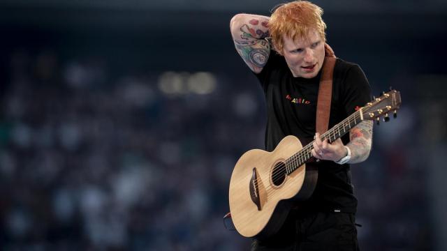 El cantante Ed Sheeran, durante su concierto en el Riyadh Air Metropolitano.