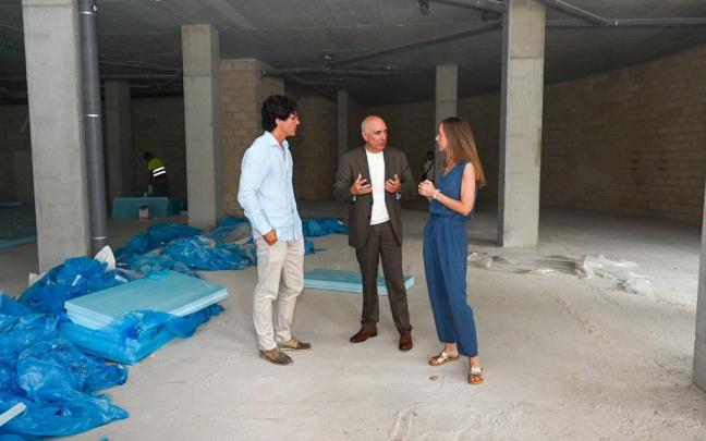 el jefe de la Unidad de Atención Primaria, Ander Arrieta, el Director General de la OSI Bidasoa, Pedro Morrondo, y la pediatra de Irun Centro Ainhoa Muguruza