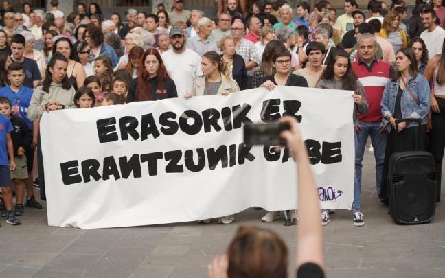 Concentración en Ugao por una agresión a una mujer en julio del año pasado / Borja Guerrero Concentración en Ugao por una agresión a una mujer en julio del año pasado