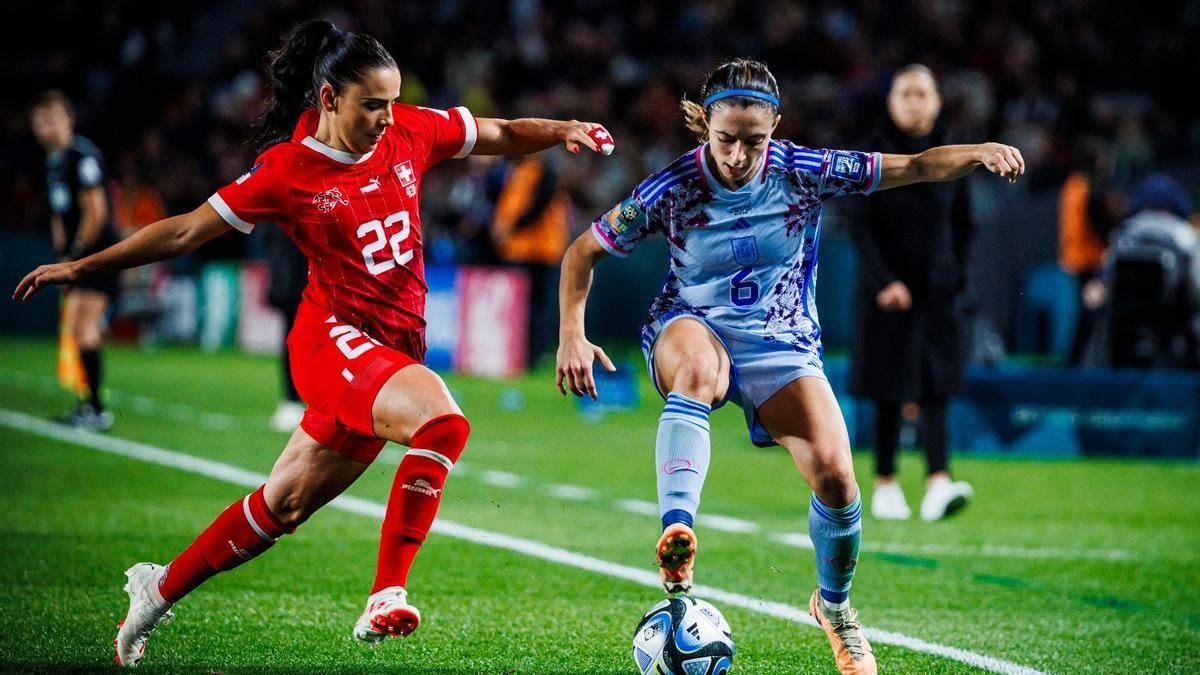 La UEFA establece unas normas mínimas para las selecciones femeninas de fútbol.