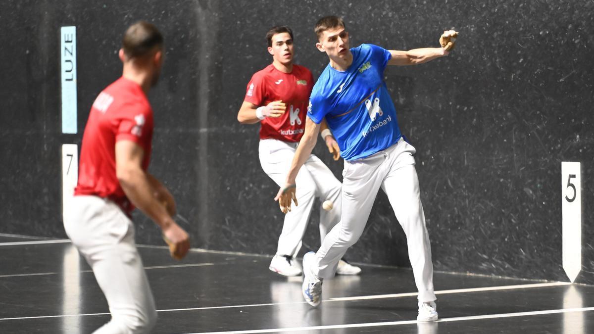 Unax Landa, durante el partido del debut.