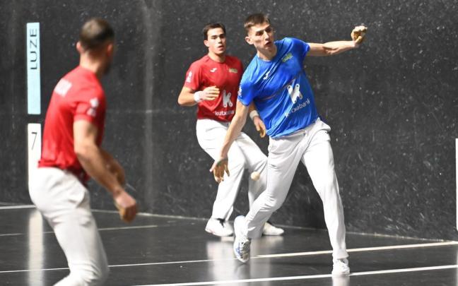 Unax Landa, durante el partido del debut.