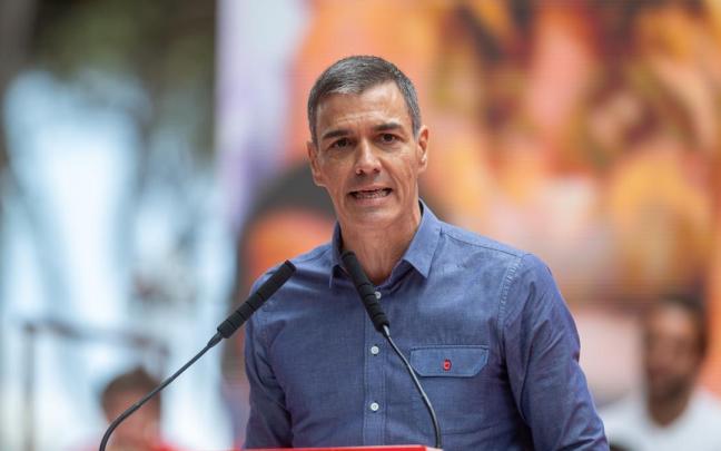 El presidente del Gobierno, Pedro Sánchez, interviene durante la Fiesta de la Rosa