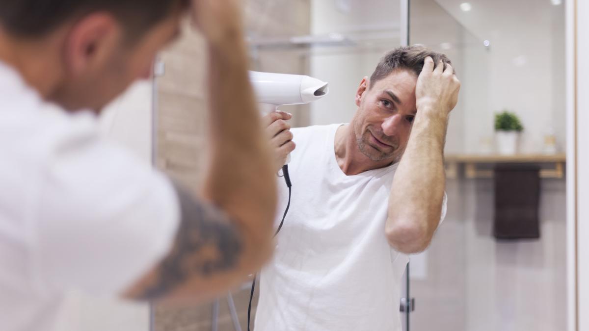 Un abuso de proteínas en polvo, junto a una dieta poco equilibrada, puede influir en la salud capilar.