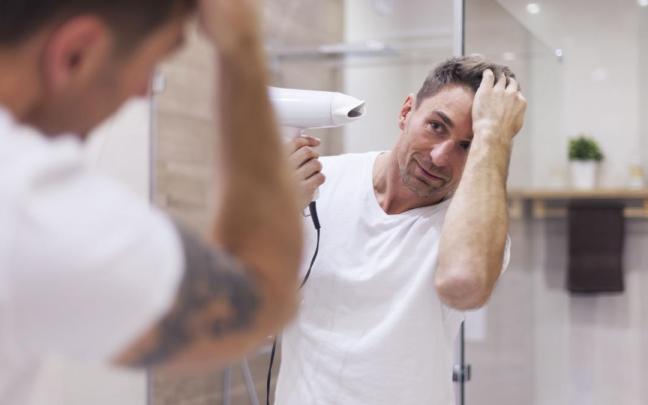 Un abuso de proteínas en polvo, junto a una dieta poco equilibrada, puede influir en la salud capilar.
