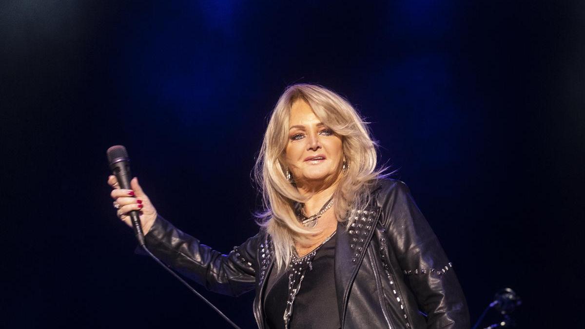 La artista Bonnie Tyler durante un concierto en Galicia en 2021.