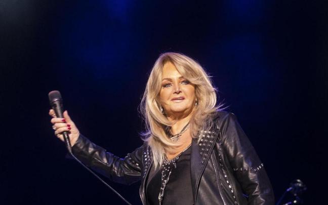 La artista Bonnie Tyler durante un concierto en Galicia en 2021.