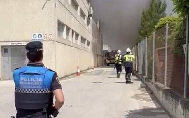 Tres intoxicados por humo en el polígono Agustino