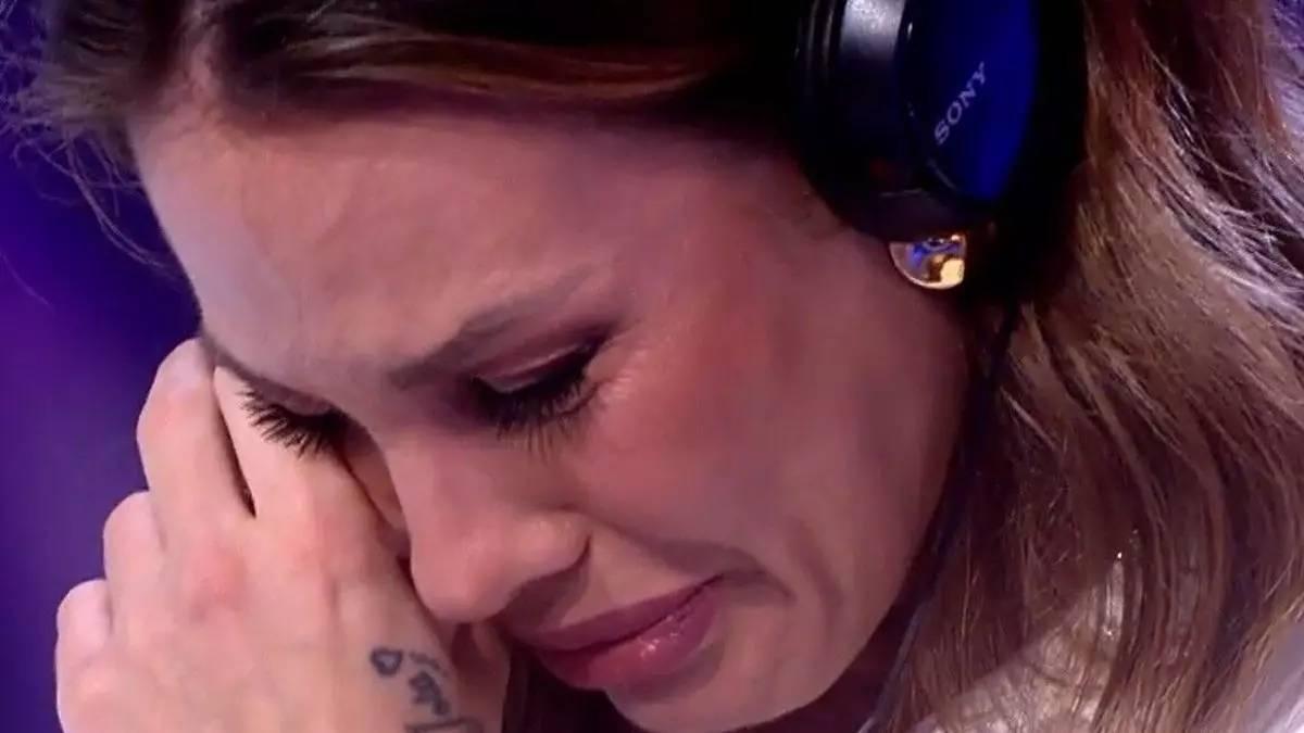 Jessica Bueno llora desconsolada mientras escucha los polémicos audios de Luitingo.