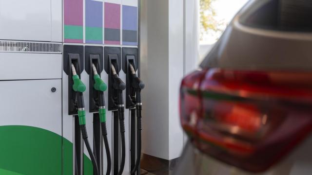 Mangueras en una gasolinera.