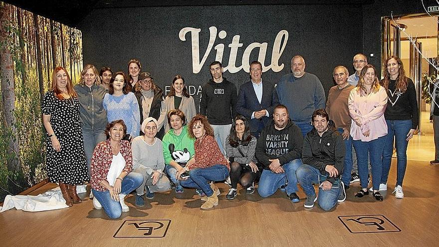 Las familias participantes en el programa, ayer en Dendaraba. | FOTO: JOSU CHAVARRI