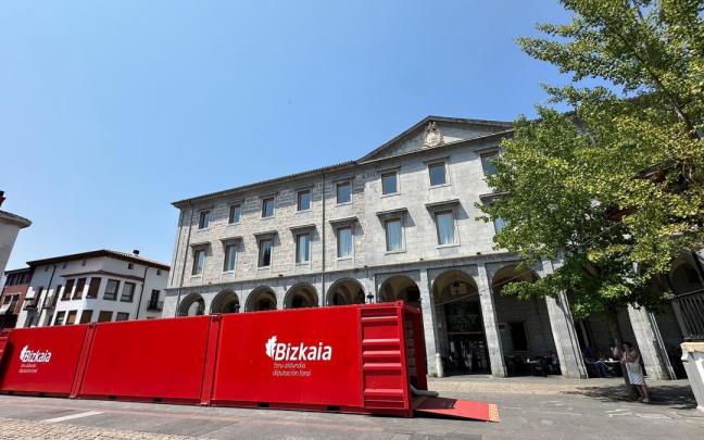 La 'Caja de la historia' está hasta el lunes en la Foru Plaza de Orduña