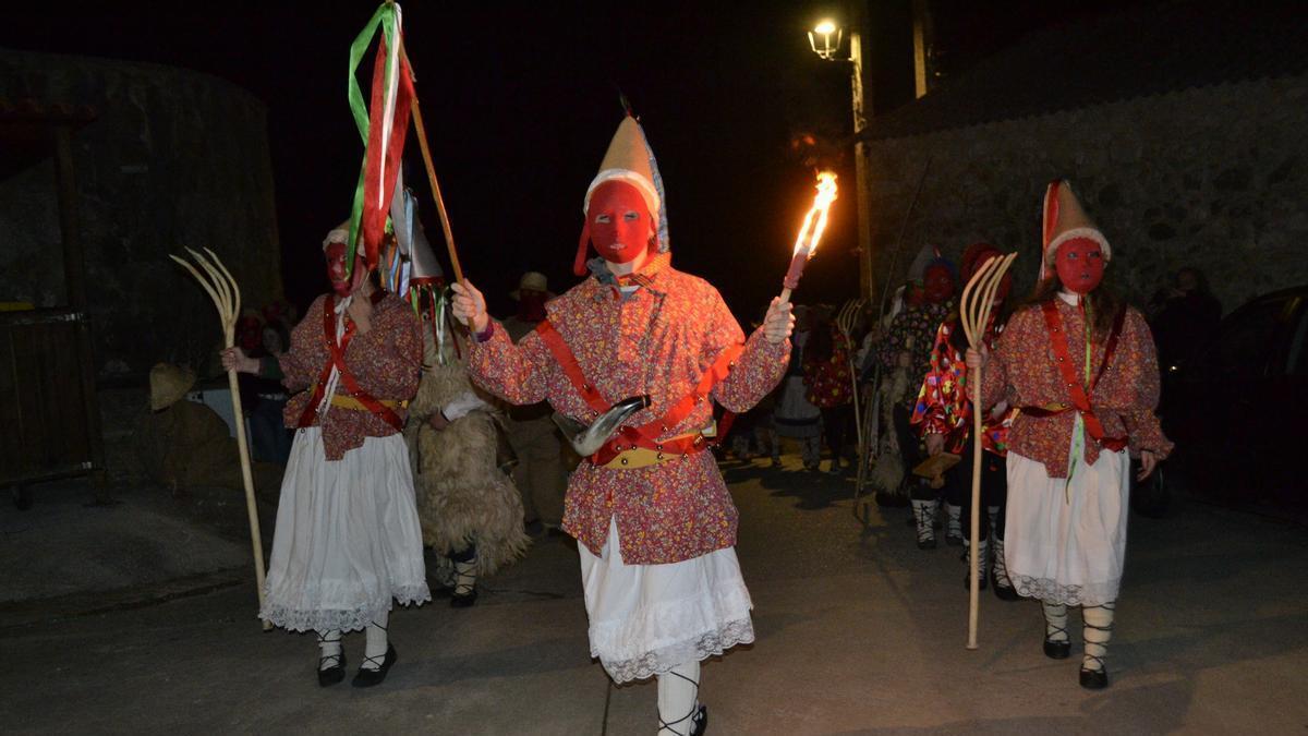 Los porreros denominados Colores en el carnaval rural de Ilarduia, Egino y Andoin en Asparrena