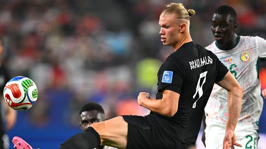¿Por qué su camiseta con el número 9 para Noruega lleva las palabras Braut Haaland en la espalda?