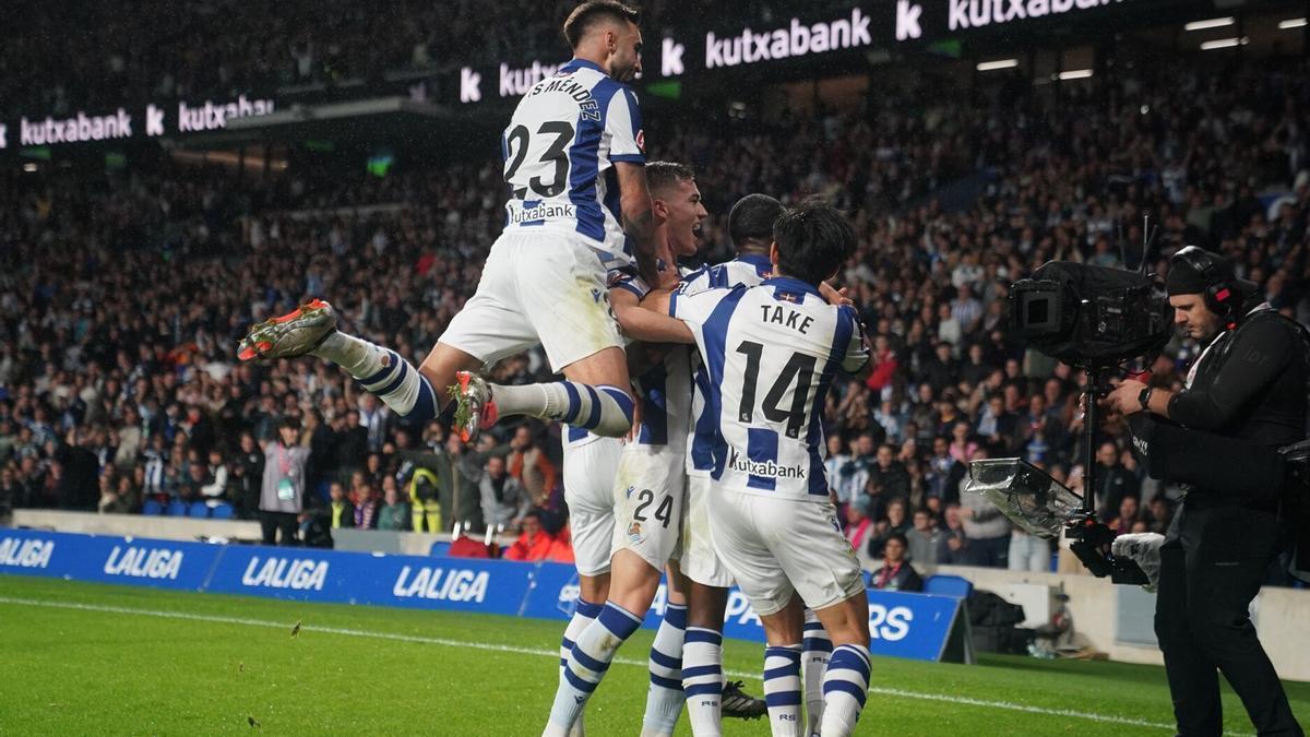 Los realistas celebran el gol de Becker. / RUBEN PLAZA