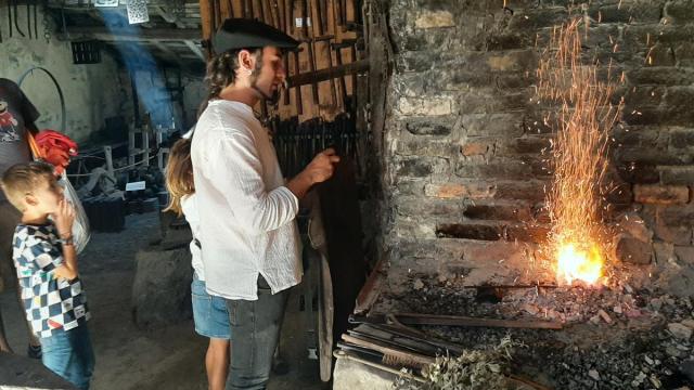 La fragua de Pablo Respaldiza en Artziniega abre cada domingo al público / Araceli Oiarzabal La fragua de Pablo Respaldiza en Artziniega abre cada domingo al público