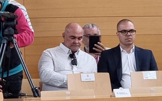 El mediador Antonio Navarro Tacoronte en el pleno extraordinario del Cabildo de Tenerife.
