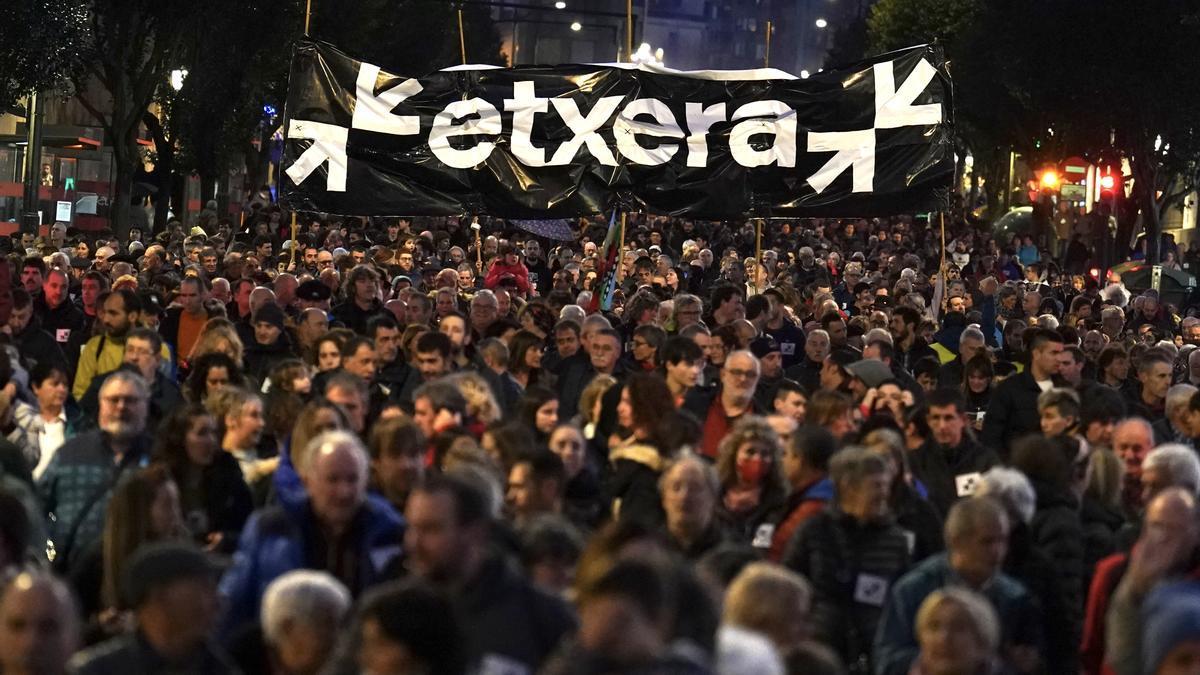 Manifestación a favor del fin de la dispersión.