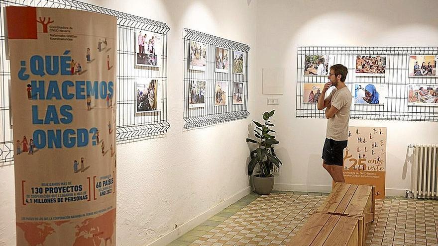 Exposición inaugurada ayer en Pamplona con fotografías de la labor de las ONGD.