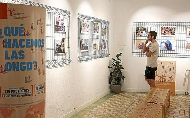 Exposición inaugurada ayer en Pamplona con fotografías de la labor de las ONGD.
