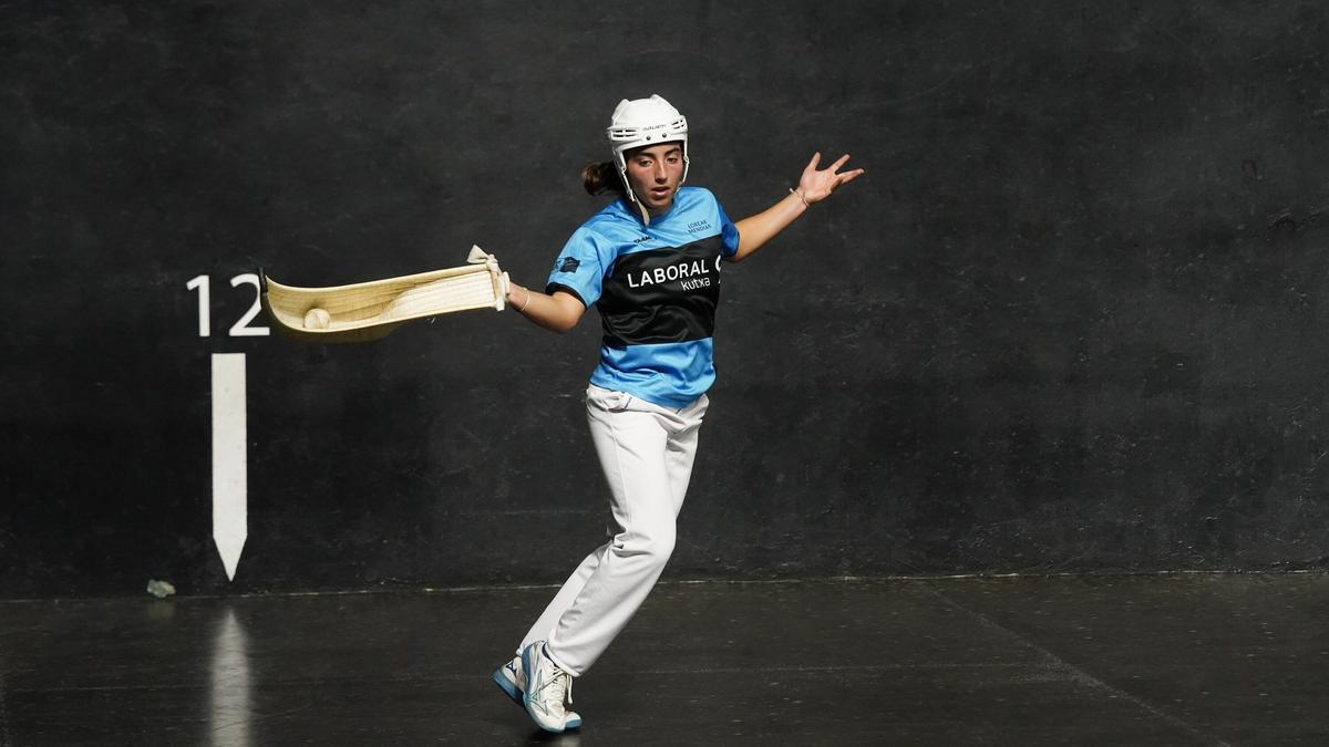 Helena Barrenetxea y Arai Lejardi, finalistas del Euskotren Women Winter Series de Durango al derrotar a Ihart-Maia