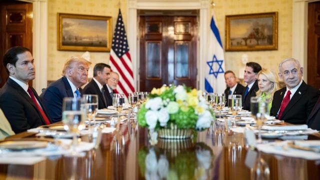 Donald Trump y Benjamin Netanyahu durante su cena en la Casa Blanca / EFE Donald Trump y Benjamin Netanyahu durante su cena en la Casa Blanca