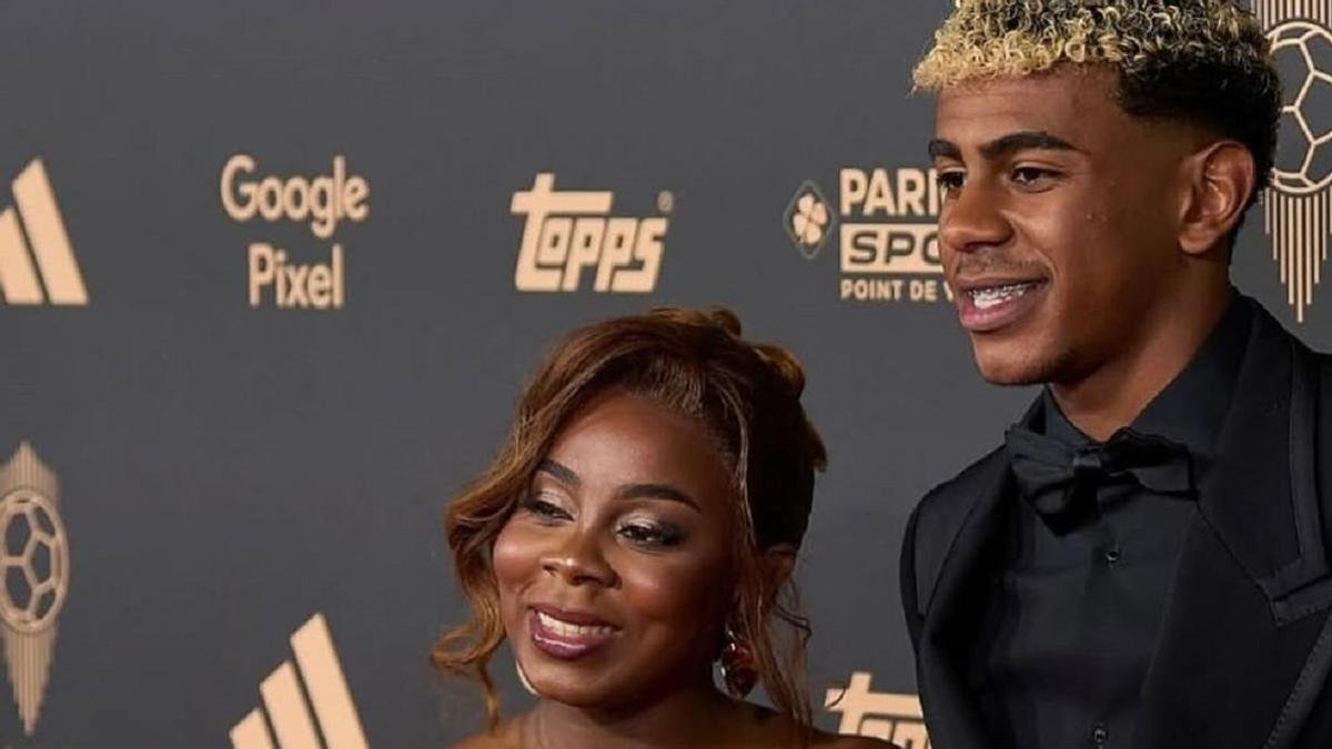 Lamine Yamal y su madre.