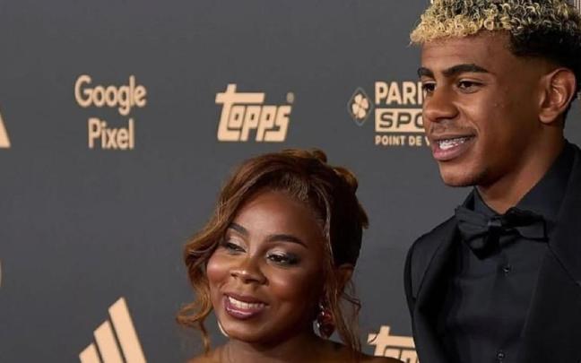 Lamine Yamal y su madre.