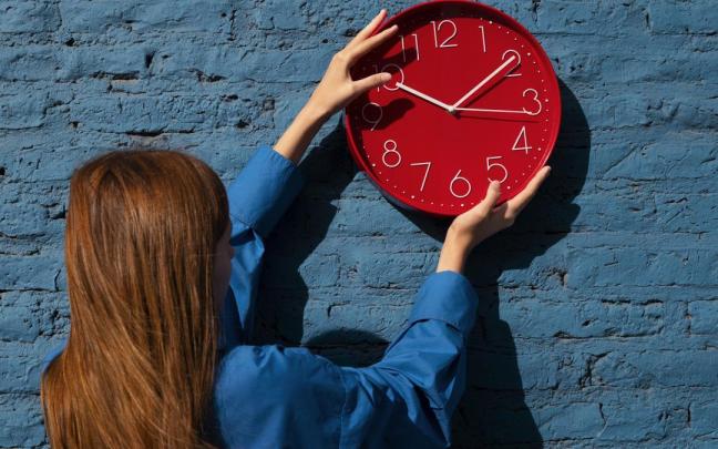 El cambio de hora se realiza con el objetivo de aprovechar las horas de luz para contribuir con el ahorro energético.