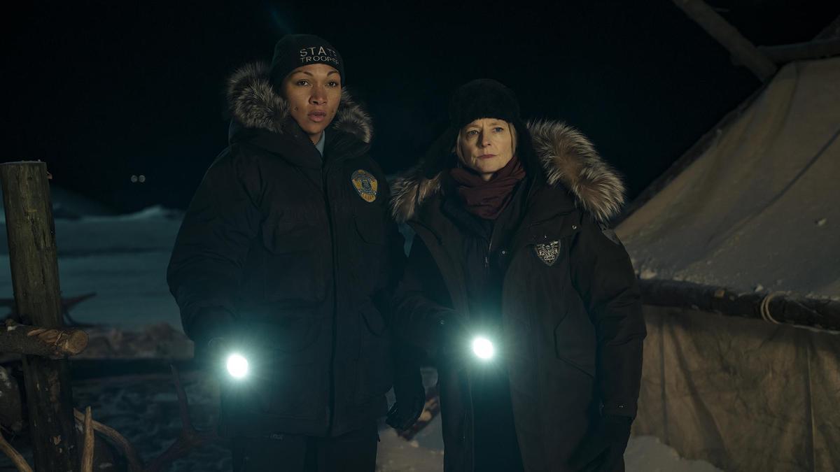 Kali Reis y Jodie Foster en una imagen de 'True Detective: Noche Polar'.