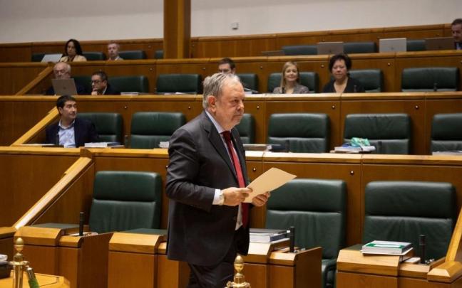 Azpiazu en el Parlamento Vasco. Azpiazu en el Parlamento Vasco.