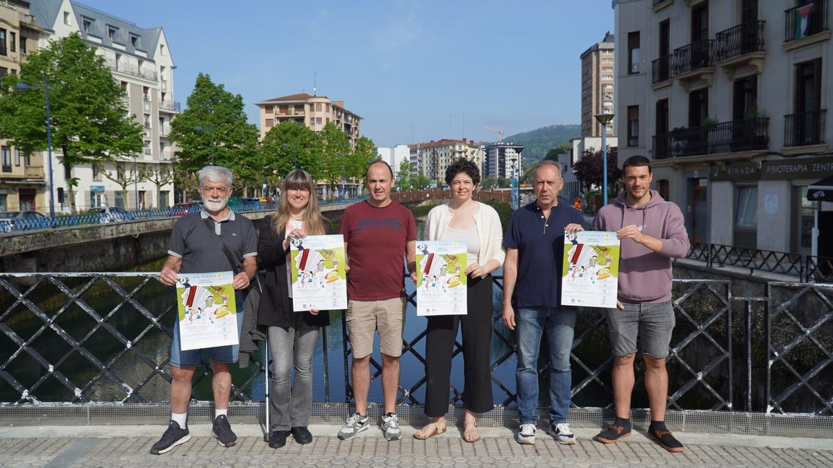 La concejala Leire Mazizior y agentes culturales