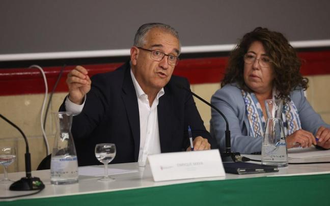 El alcalde Enrique Maya y la conceja Carmen Alba, en el foro de barrio de Milagrosa. El alcalde Enrique Maya y la conceja Carmen Alba, en el foro de barrio de Milagrosa.