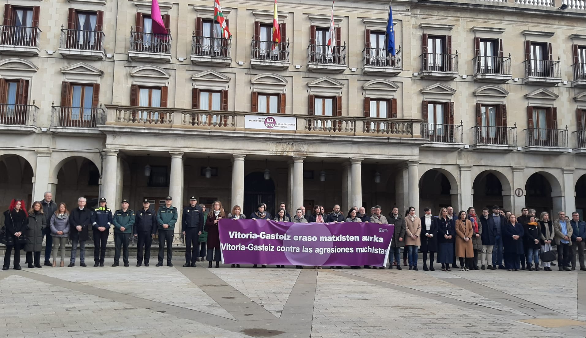 Concentración en la Plaza Nueva contra el último intento de asesinato machista en Gasteiz. Foto: Marce Rodríguez