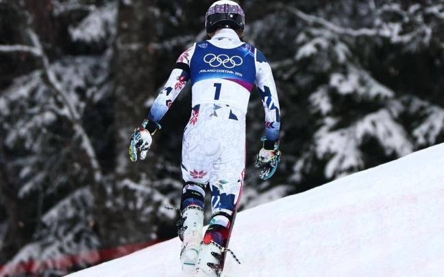 McGrath, escapando hacia el bosque.