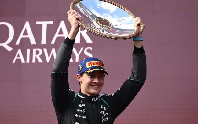 George Russell celebra su victoria en el Gran Premio de Australia.