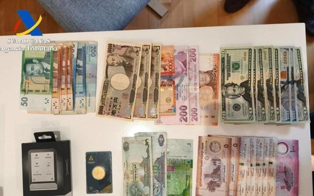 Algunos de los billetes incautados durante la operación.