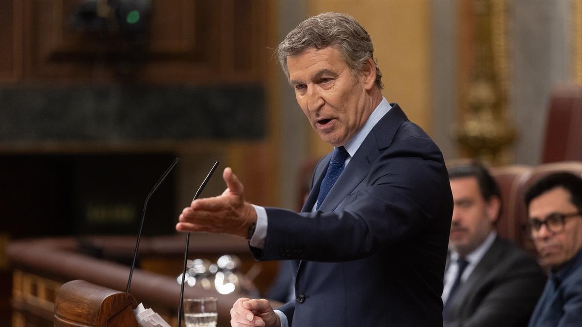 El presidente del PP, Alberto Núñez Feijóo, interviene durante un pleno extraordinario, en el Congreso de los Diputados, a 9 de julio de 2025.