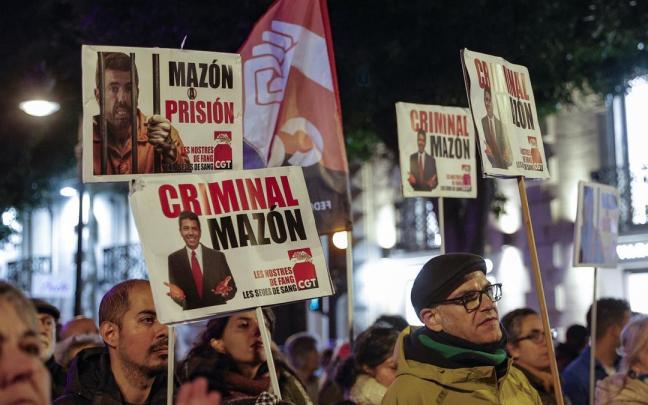 Miles de personas se han manifestado este sábado en la quinta manifestación convocada por entidades cívicas, sociales y sindicales bajo el lema 'Mazón dimisión'