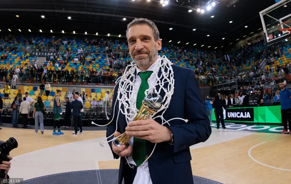 Ibon Navarro celebrando la última Copa del Rey ganada por Unicaja. Foto: AITOR ARRIZABALAGA / ACB PHOTO