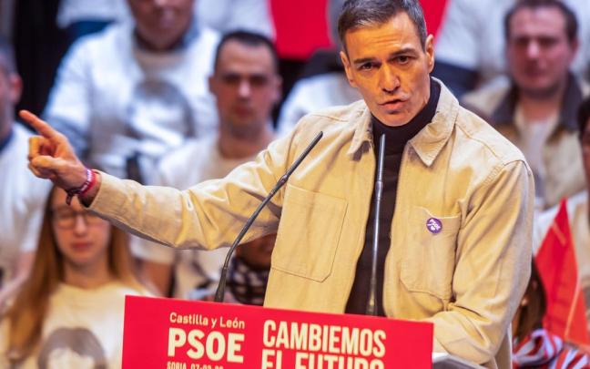 El presidente español, Pedro Sánchez, interviene en un mitin en Soria por la campaña electoral en Castilla y León.